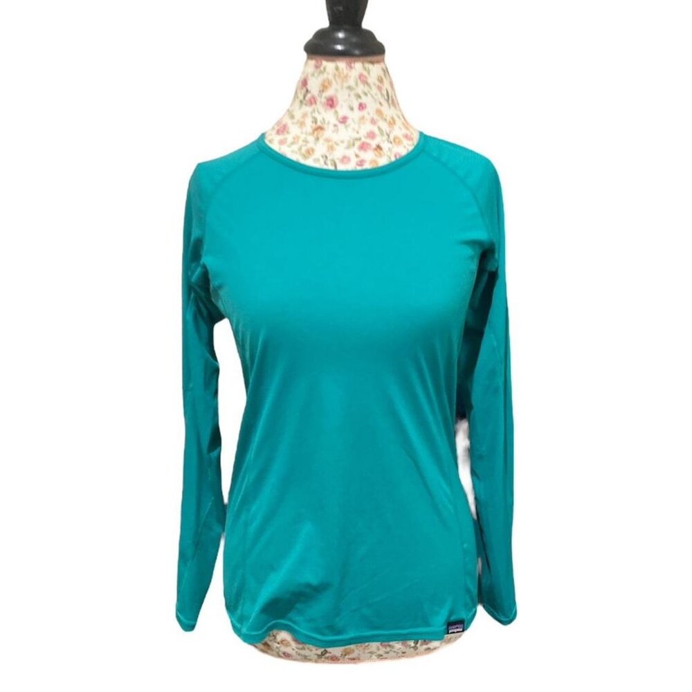 Patagonia Blue green long sleeve shirt with thumb holes #activewear Has some wea